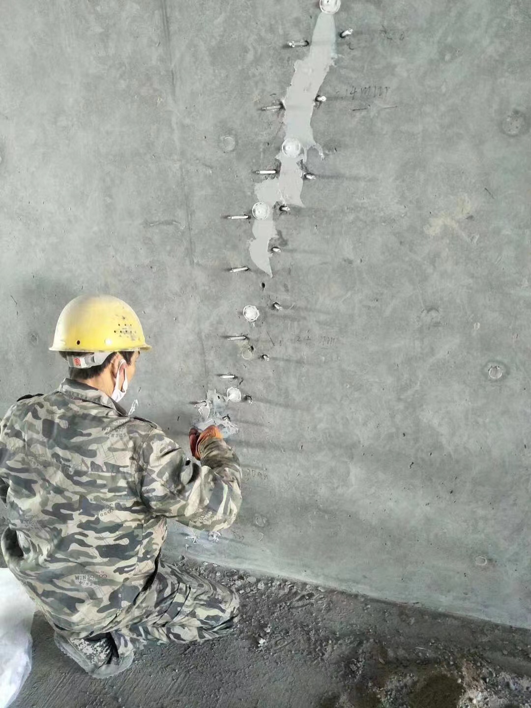 长治混凝土楼板裂缝加固施工的方案
